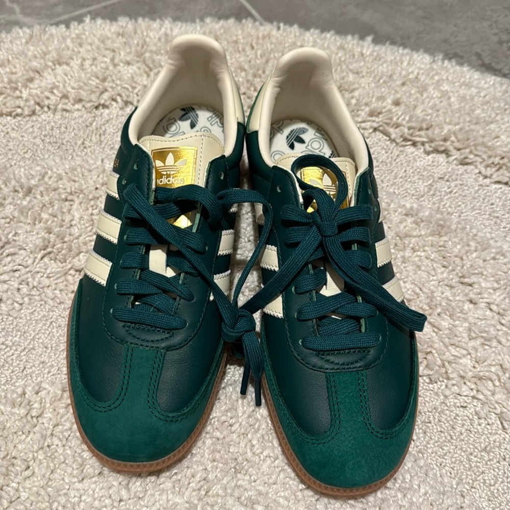 Brand New collegiate green Samba 8